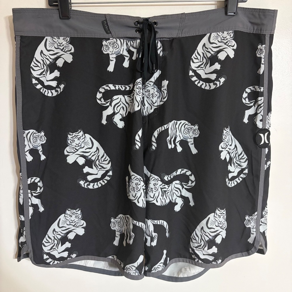 Hurley Phantom Mens 36 Board Shorts Black White Tiger Print‎ Swim Trunks P12318
